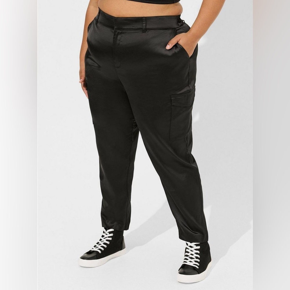 TORRID Relaxed Taper Satin Cargo Pant Deep Black Size 22 NWT